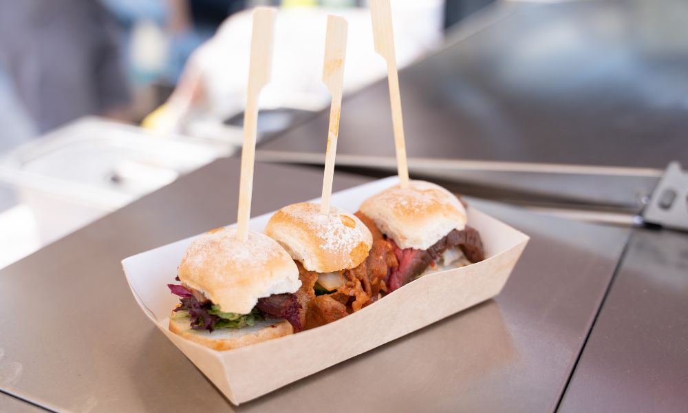 Papírtálcák - Praktikus és fenntartható megoldások a vendéglátásban